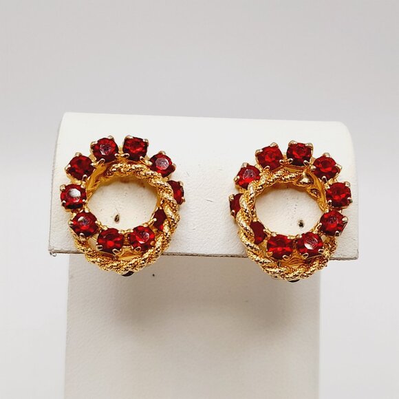 Vintage Red Rhinestone Gold Rope Clip Earrings – 7/8 Inch Sparkle - Picture 8 of 12